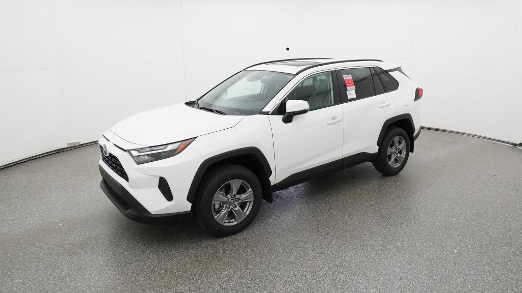 2025 Toyota RAV4 XLE's photo