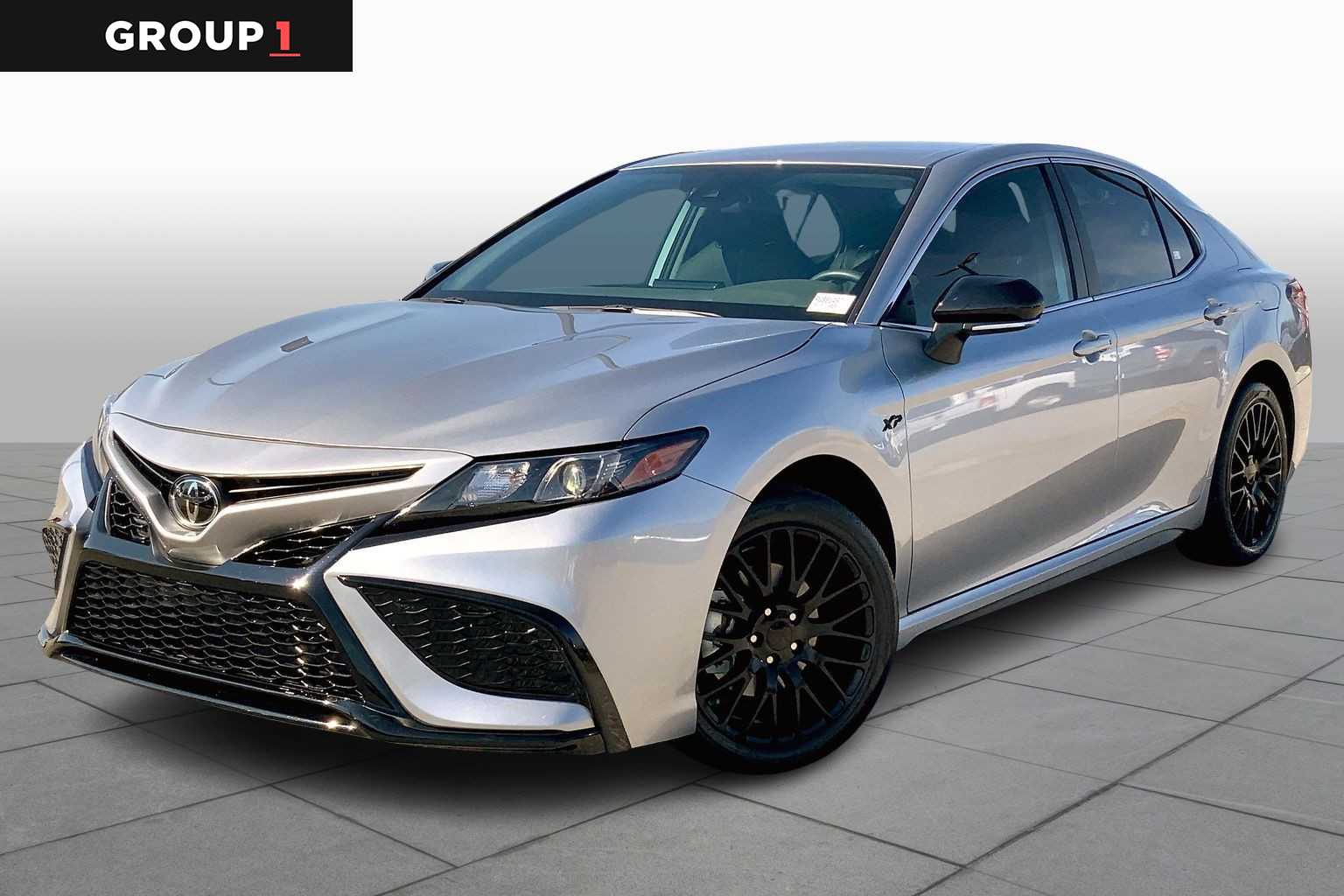 2024 Toyota Camry SE's photo