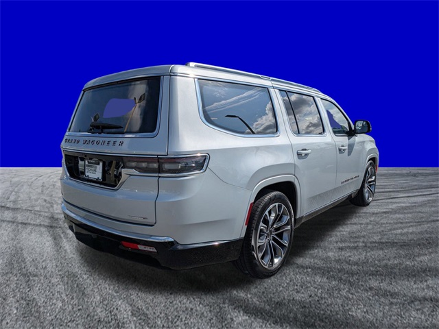 2023 Jeep Grand Wagoneer III photo 4