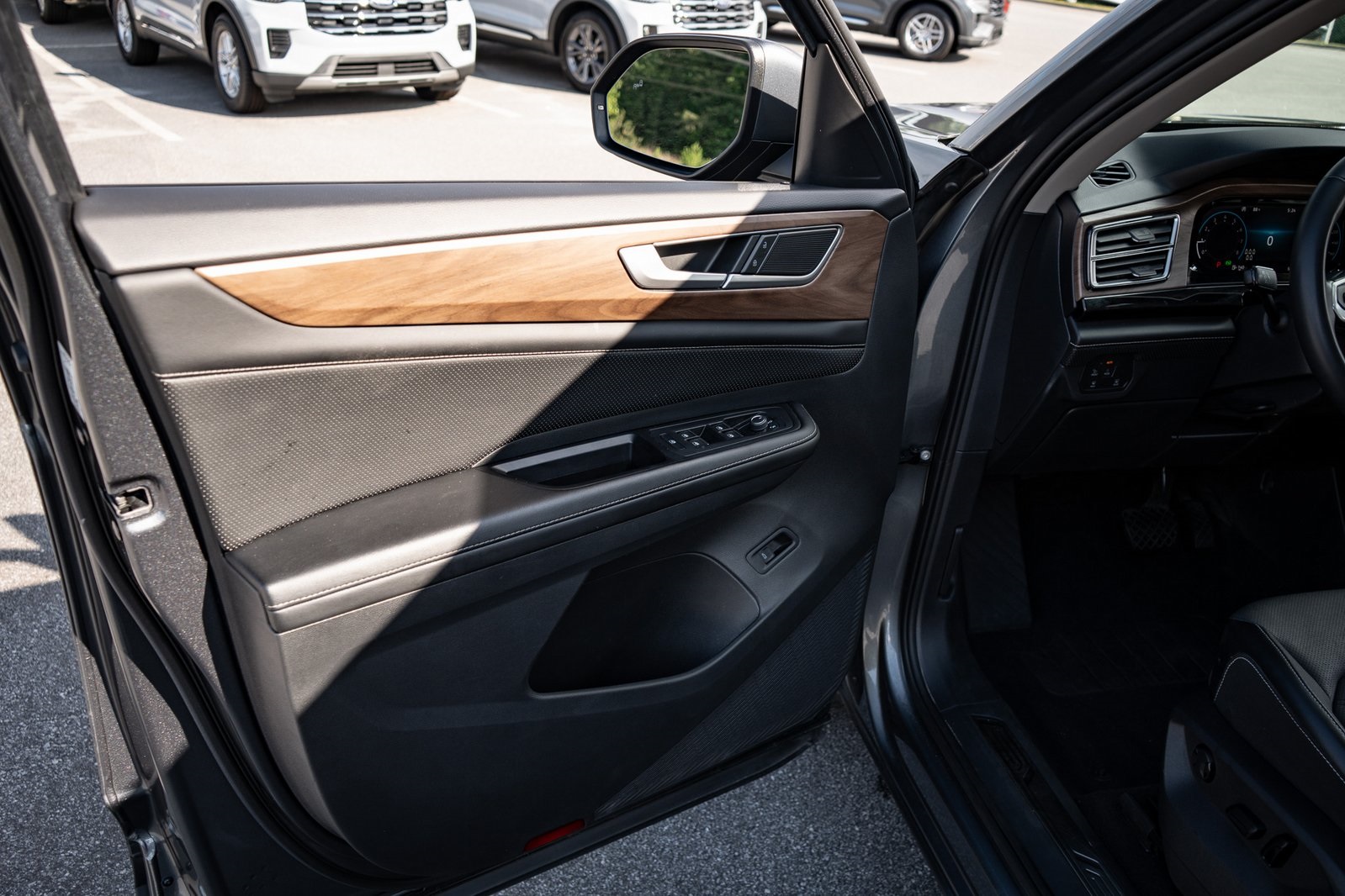 2024 Volkswagen Atlas SE Technology photo 12