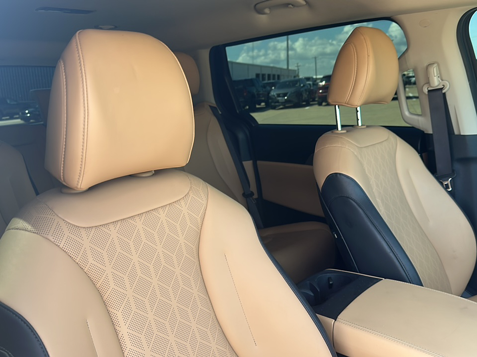 2024 Kia Carnival LX photo 10
