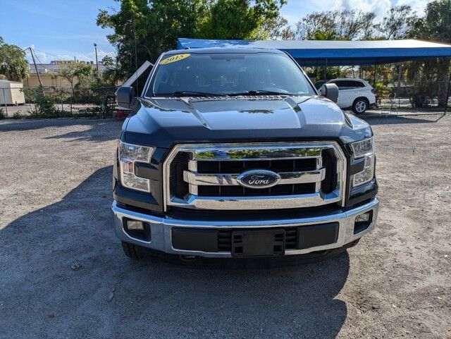2015 Ford F-150 XLT photo 2