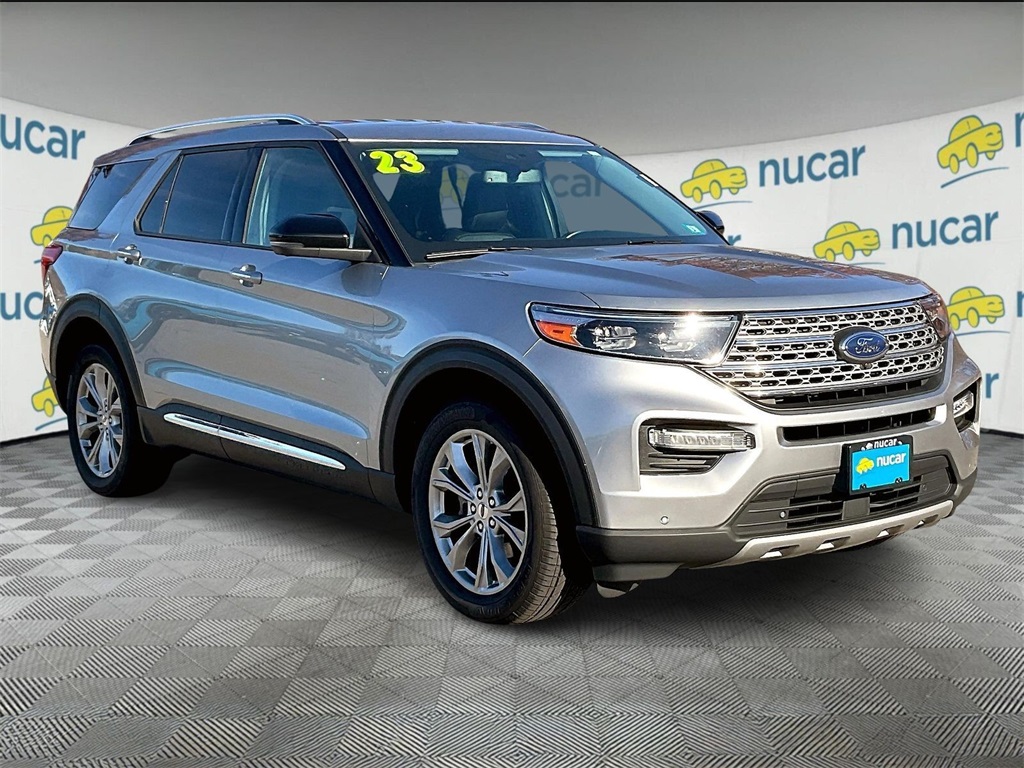2023 Ford Explorer Limited's photo