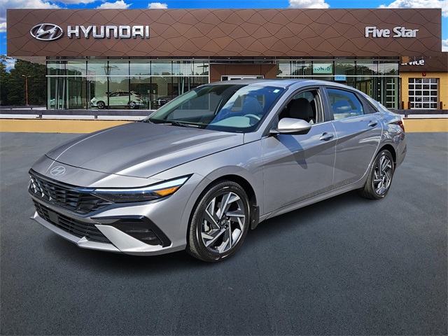2025 Hyundai Elantra SEL Convenience photo 3