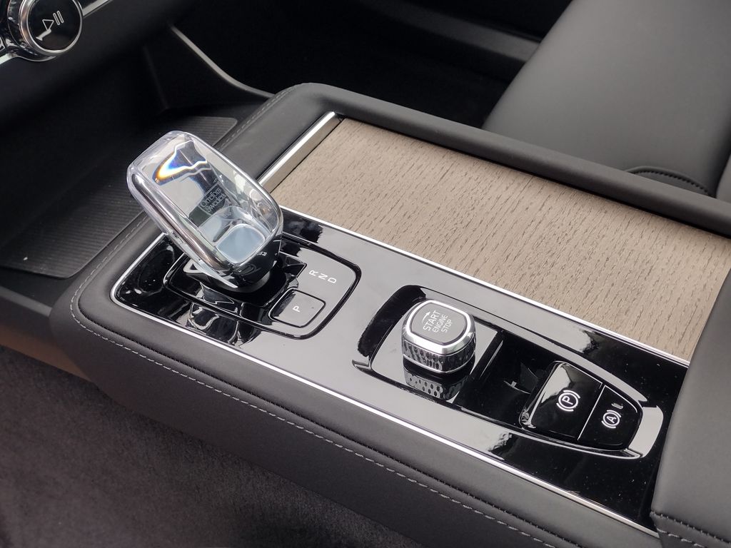 2026 VOLVO XC90 - Image 17