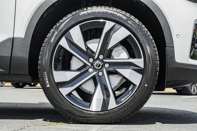 2025 Volvo XC40 Plus photo 14