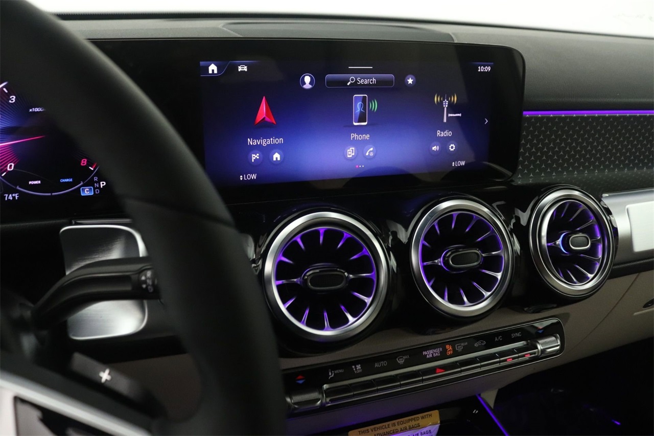 2025 Mercedes Benz GLB 250 photo 4