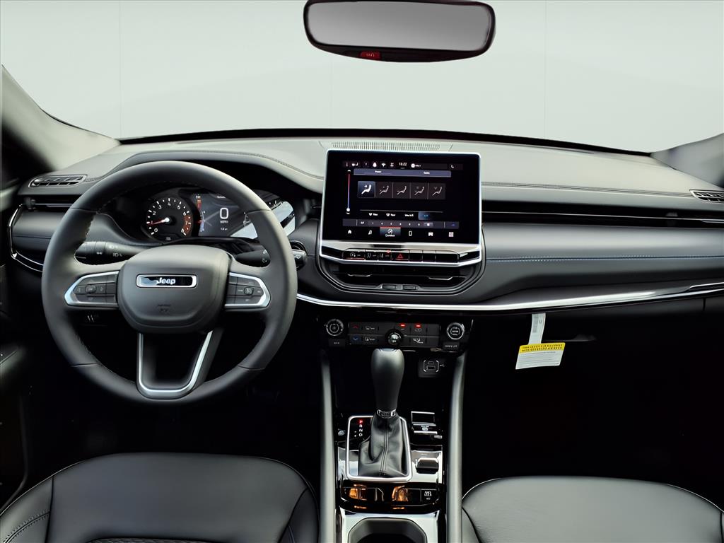 2025 Jeep Compass Latitude photo 3