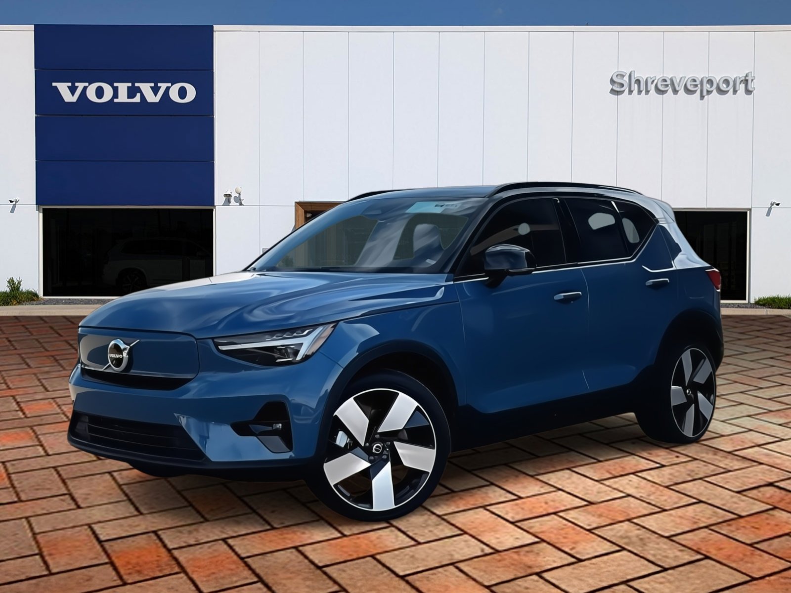 2024 Volvo XC40 Plus's photo