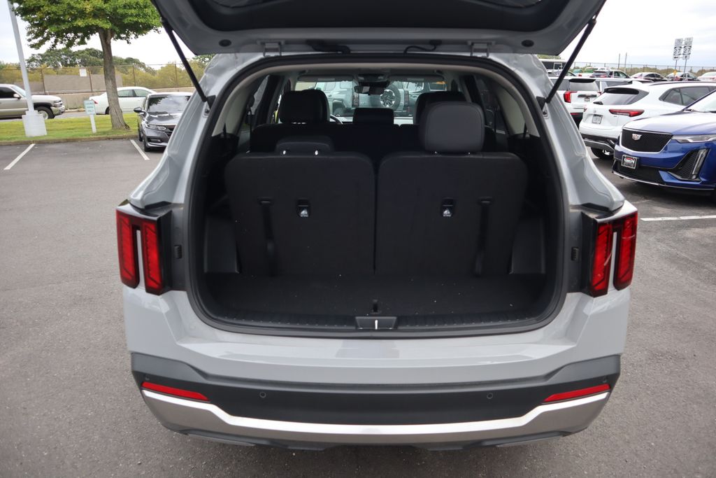 2025 Kia Sorento S photo 30