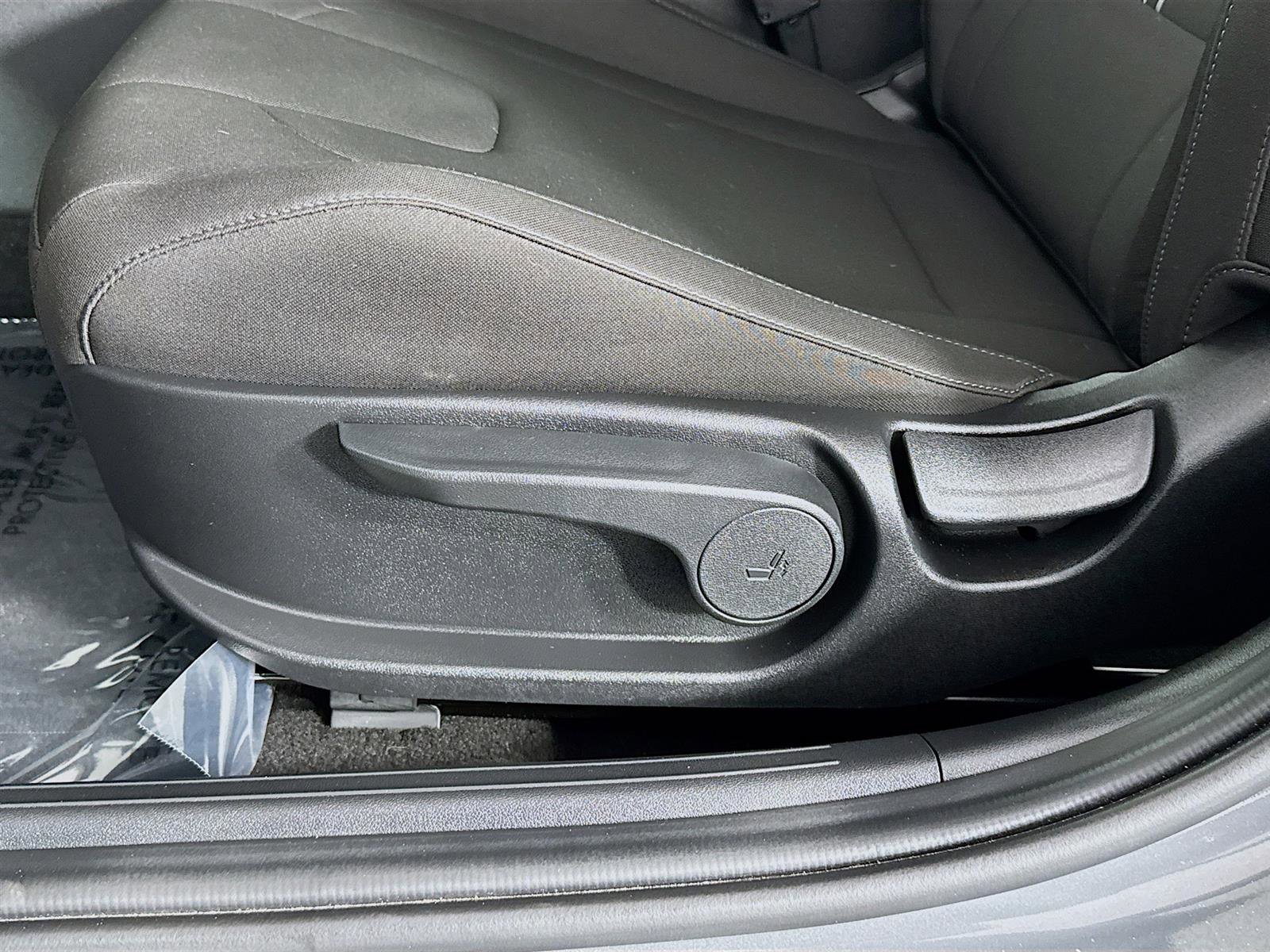 2025 Hyundai Elantra SEL Sport photo 19
