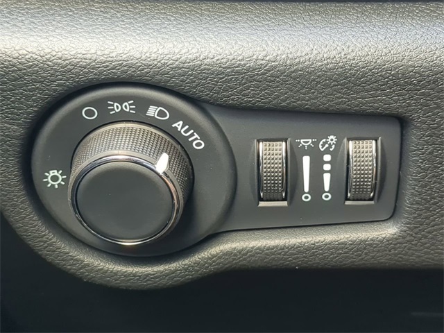 2026 Chrysler Voyager LX photo 25