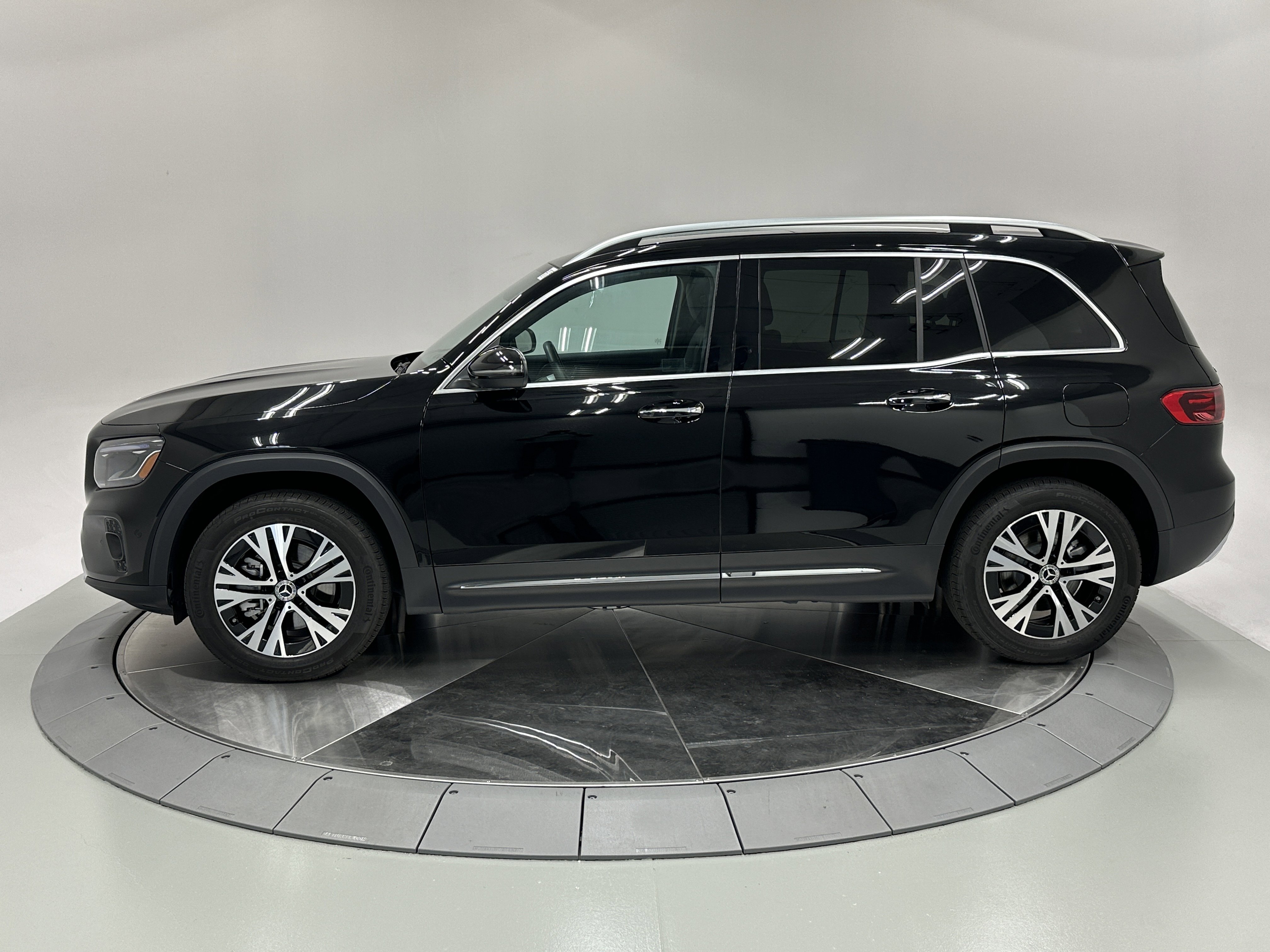 2024 Mercedes Benz GLB 250 photo 4