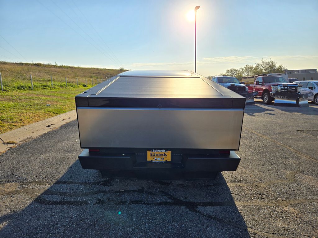 2024 Tesla Cybertruck photo 4
