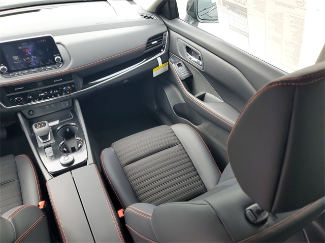 2026 Nissan Rogue SV photo 5
