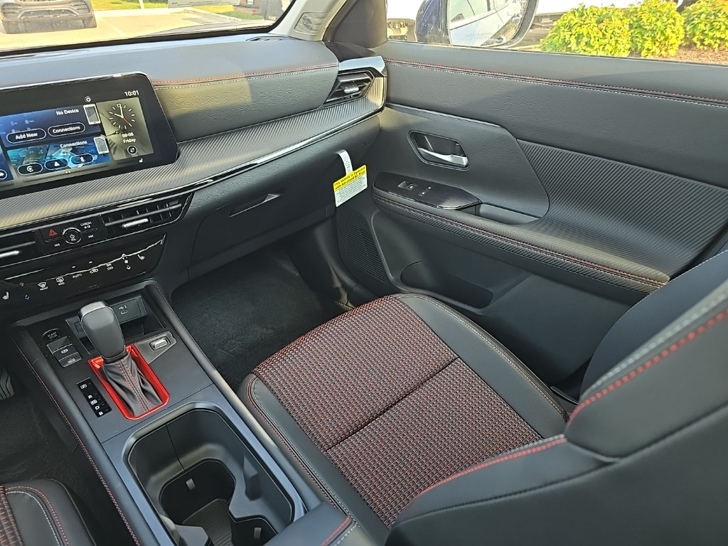 2025 Nissan Kicks SR photo 16