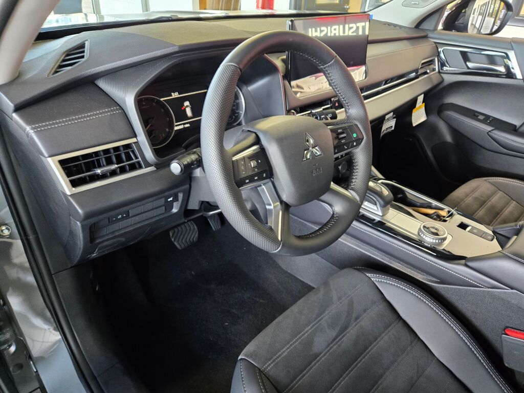 2025 Mitsubishi Outlander S-AWC photo 21