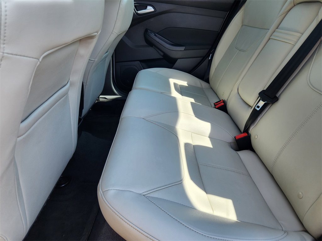 2015 Ford Focus Titanium photo 9