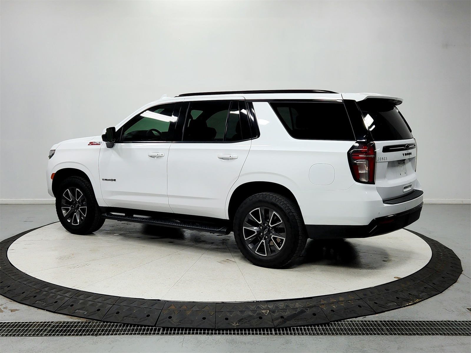 2023 Chevrolet Tahoe Z71 photo 3