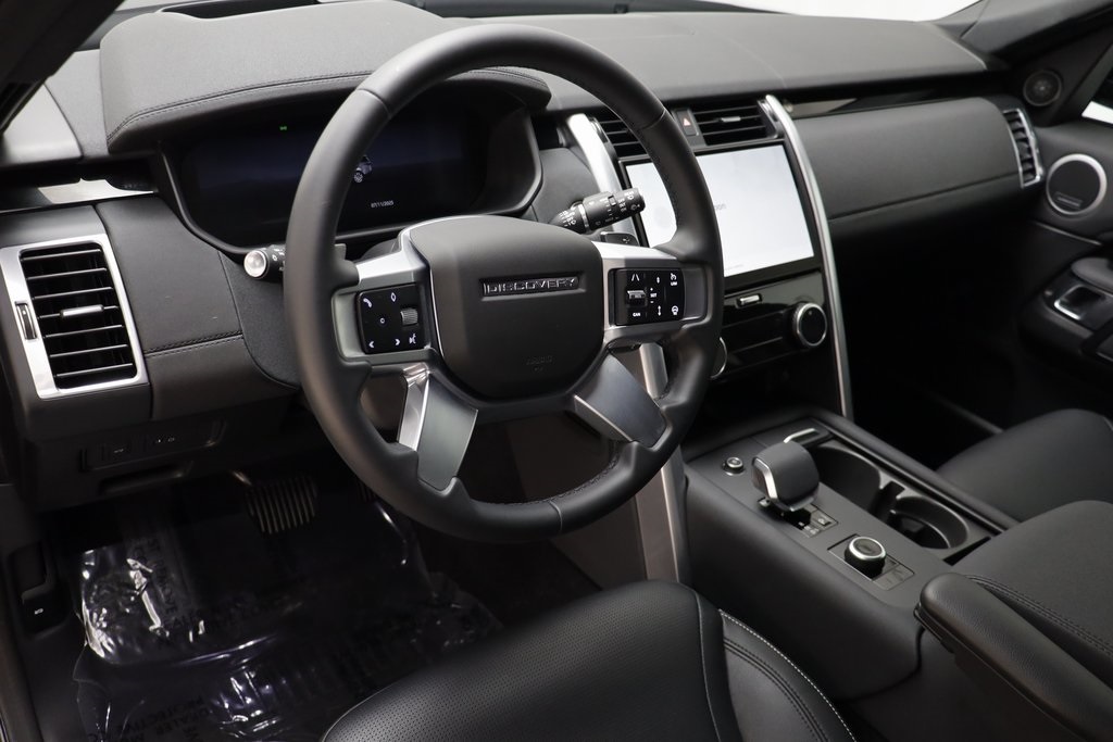 2025 Land Rover Discovery S photo 4