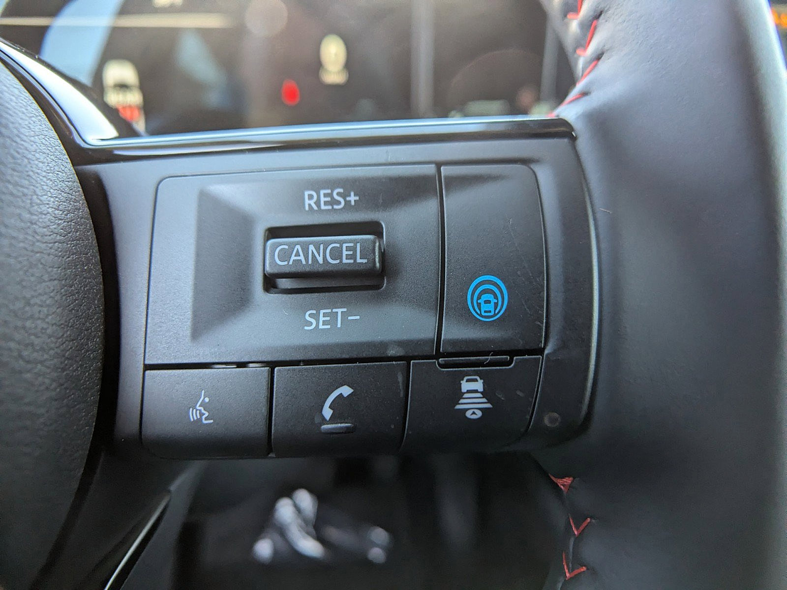 2025 Nissan Kicks SR photo 13