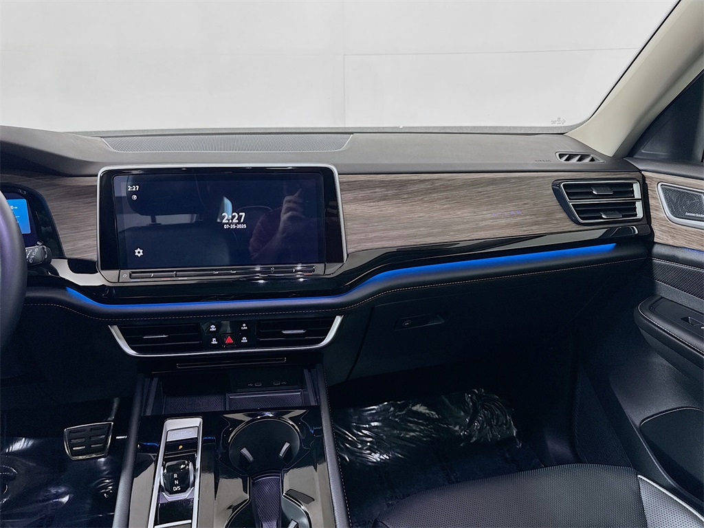 2024 Volkswagen Atlas SEL Premium R-Line photo 9