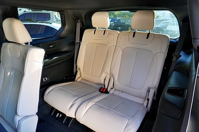 Used 2023 White Jeep Limited image 18