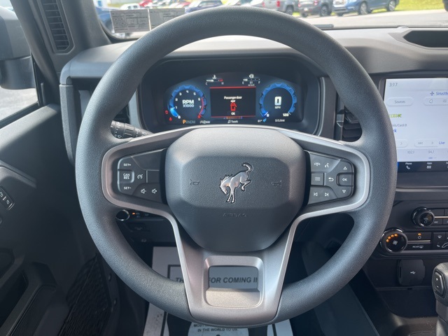 2025 Ford Bronco Base photo 13