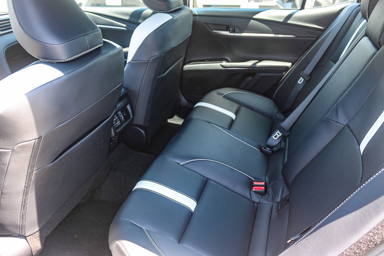 2025 Toyota Camry SE photo 19