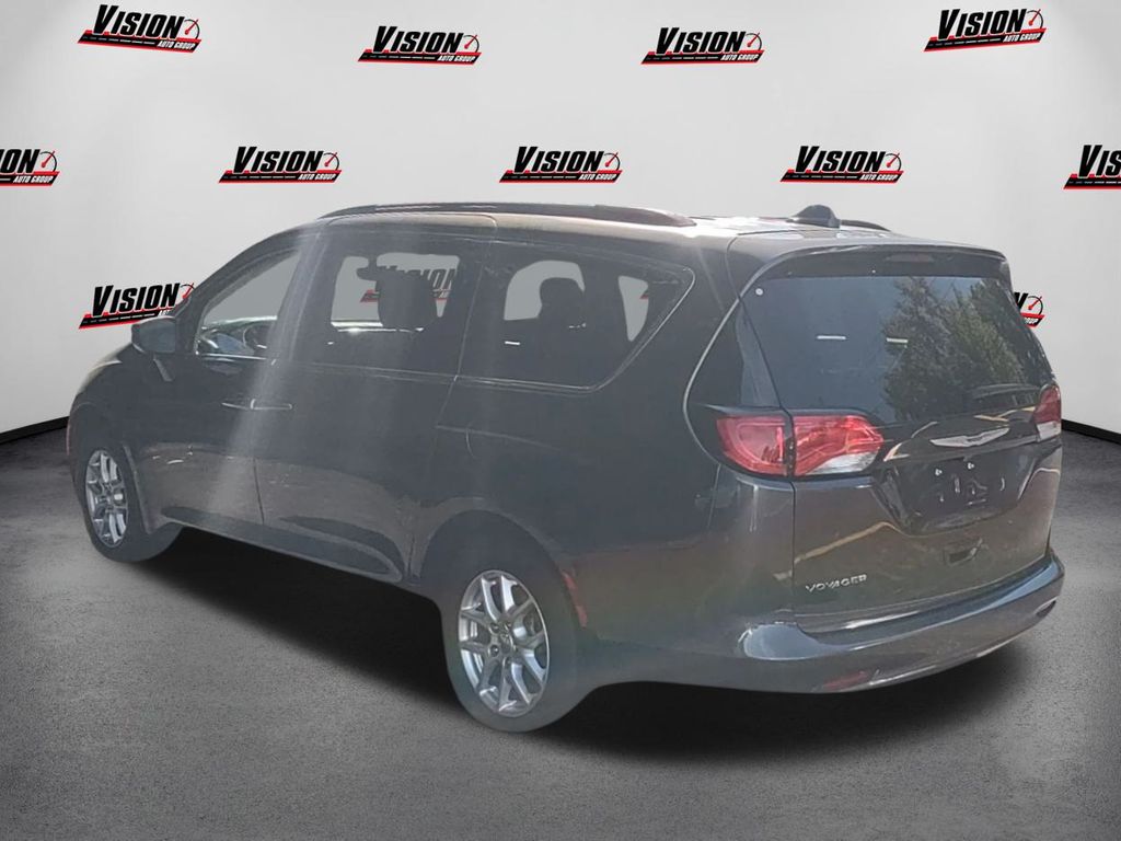 2020 Chrysler Voyager LXi photo 7