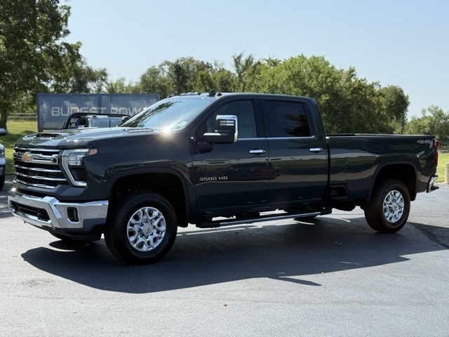 2025 Chevrolet Silverado 3500HD LTZ photo 3