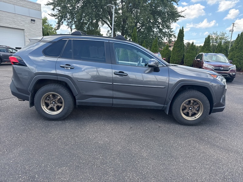 2020 Toyota RAV4 XLE Sport photo 3