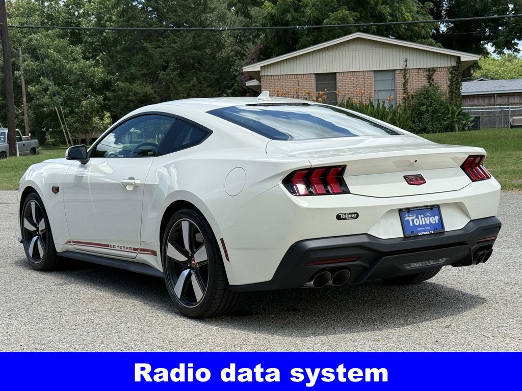 2025 Ford Mustang GT Premium photo 3
