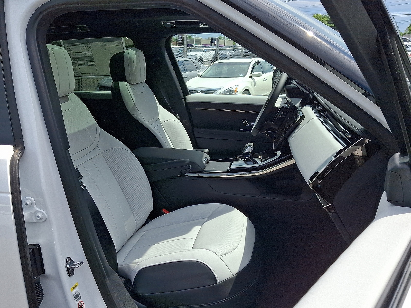 2025 Land Rover Range Rover Sport SE photo 12