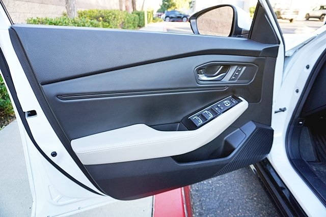 Used 2024 White Honda Touring image 22