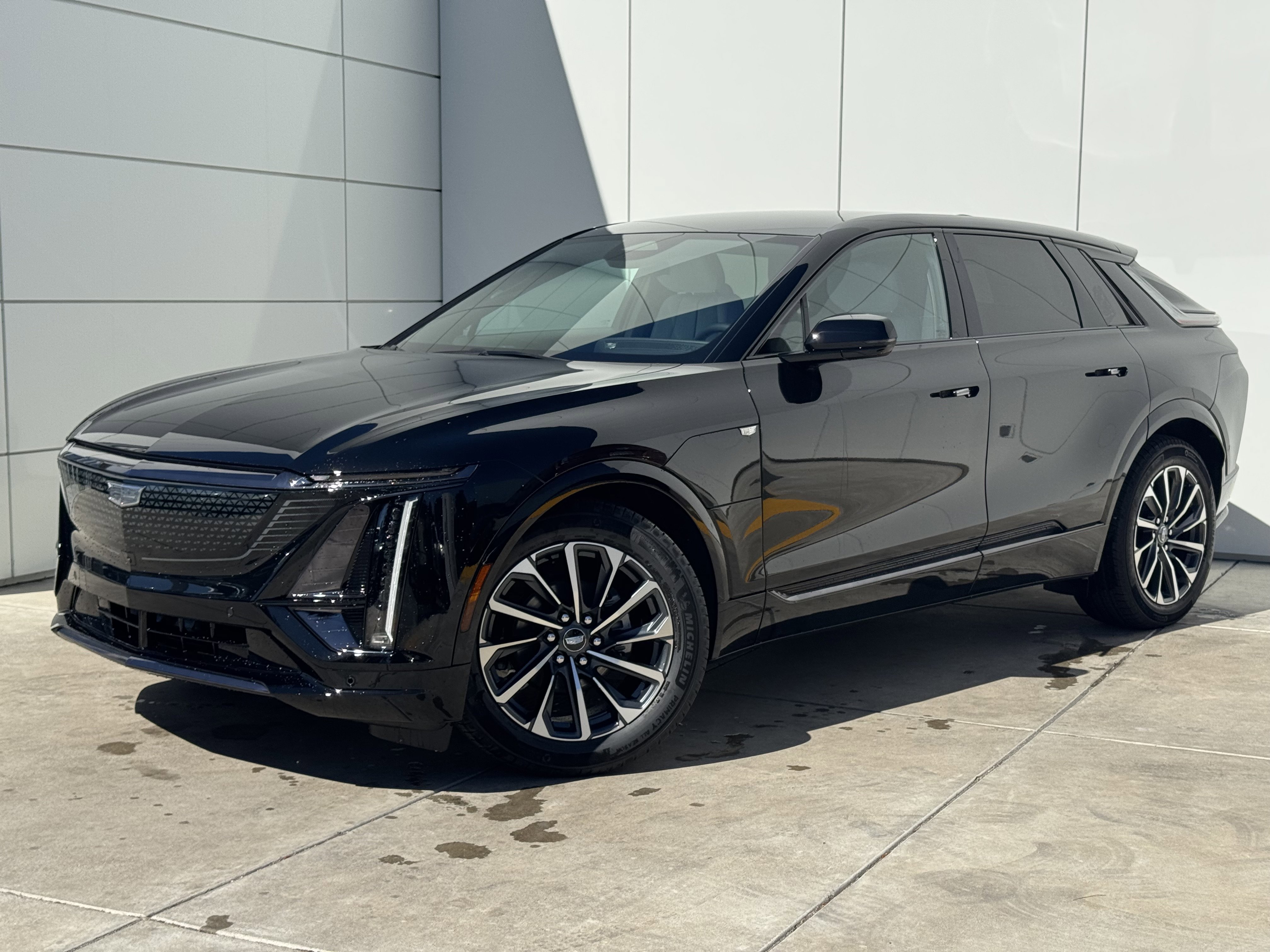2025 Cadillac Lyriq Sport photo 2