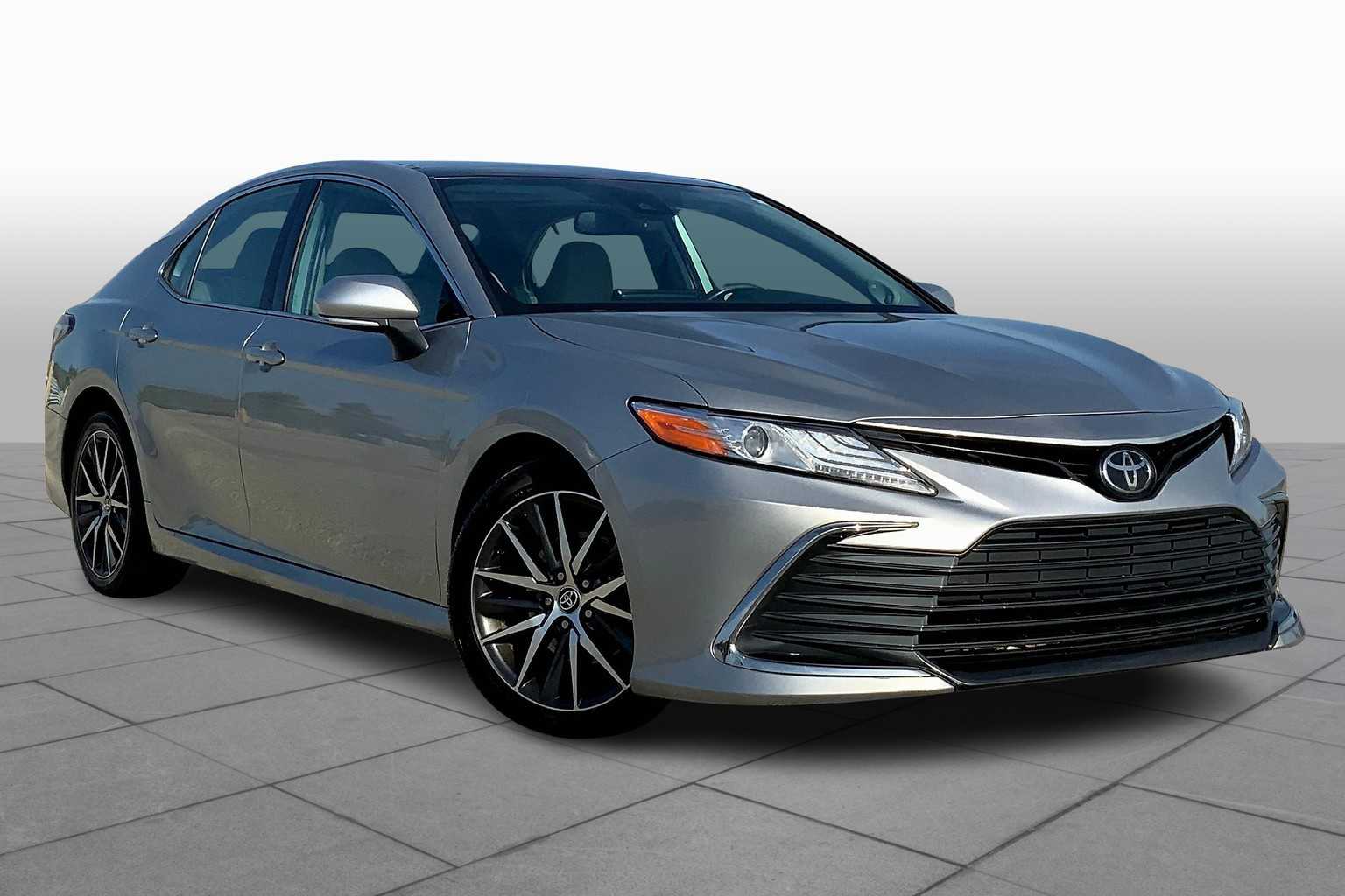 2022 Toyota Camry XLE V6 photo 2
