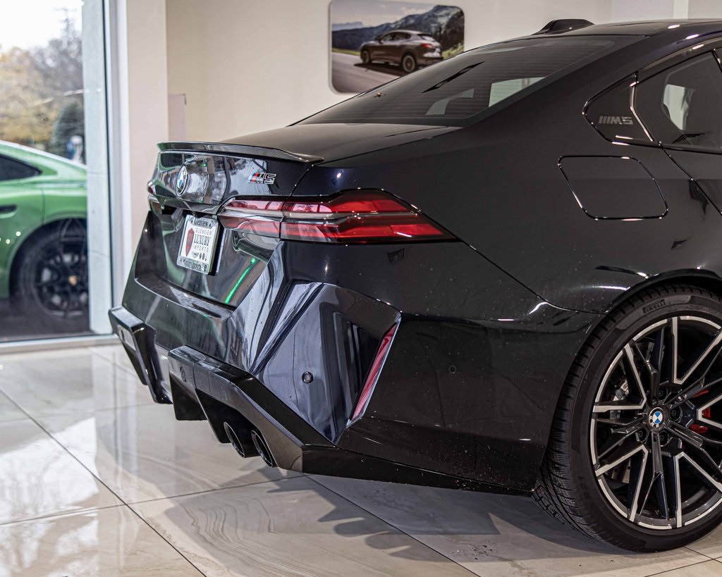 2025 BMW M5 - Image 12