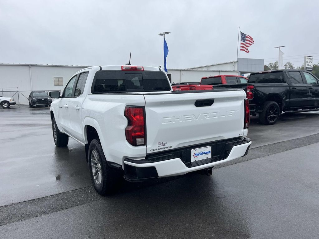 2024 Chevrolet Colorado LT photo 4