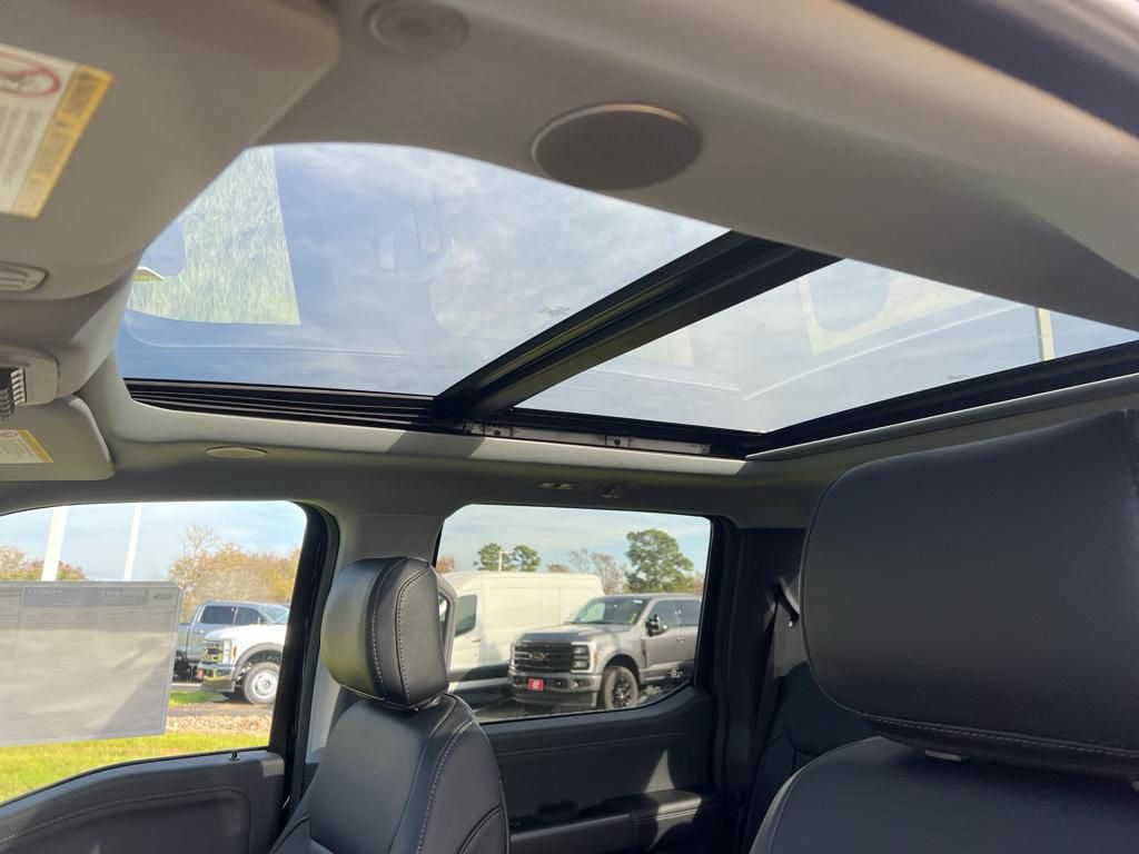 2024 Ford F-350 Lariat photo 26