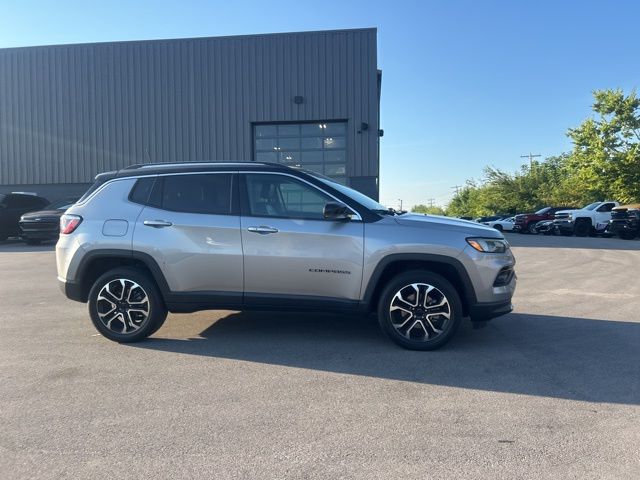 2022 Jeep Compass Limited photo 2