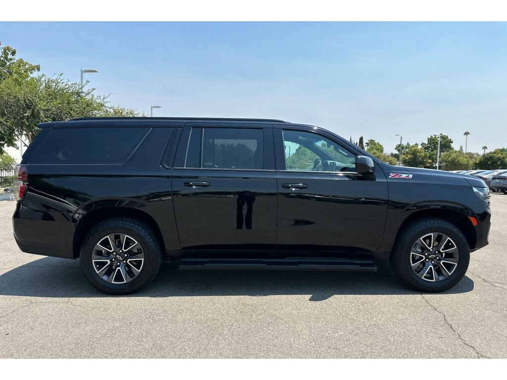 2022 Chevrolet Suburban 1500 Z71 photo 7