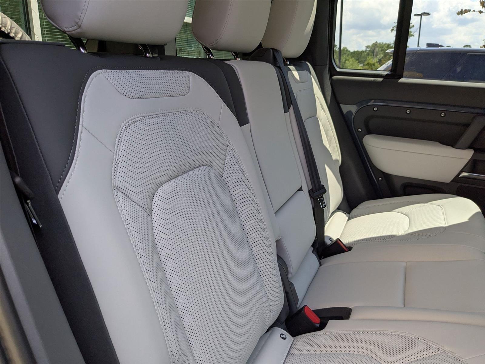 2025 Land Rover Defender 110 S photo 30