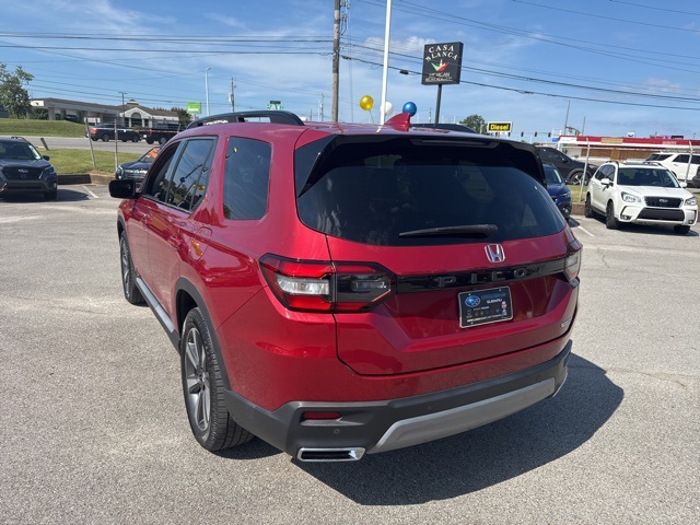 2023 Honda Pilot Touring photo 2