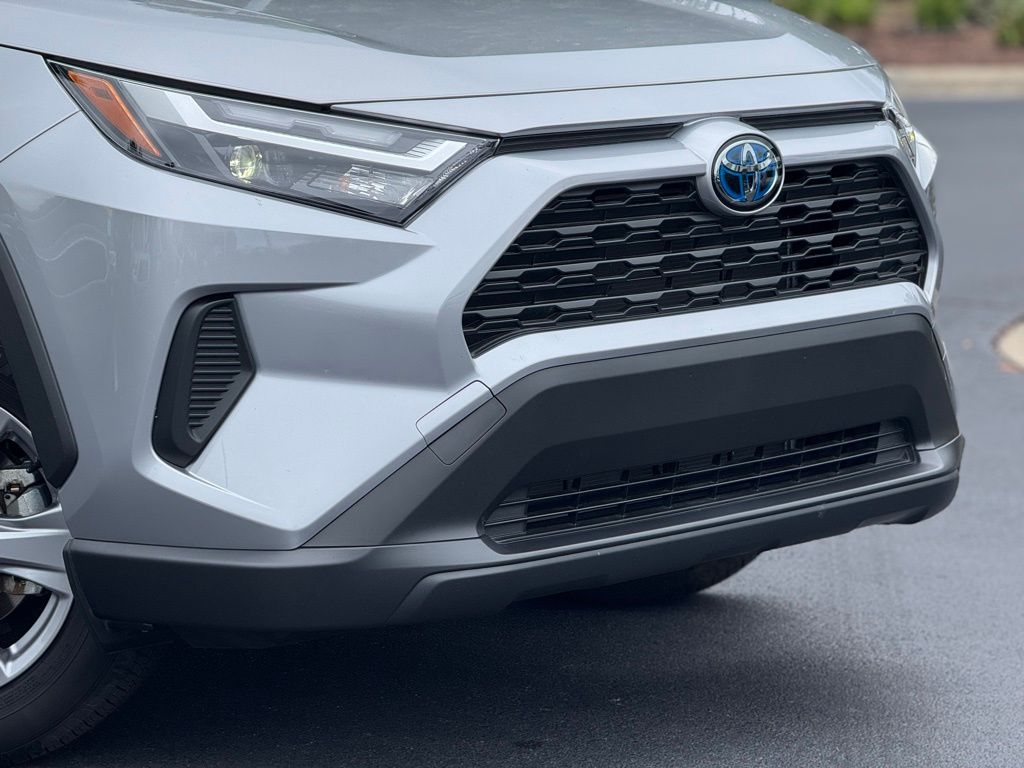 2024 Toyota RAV4 Hybrid LE photo 5