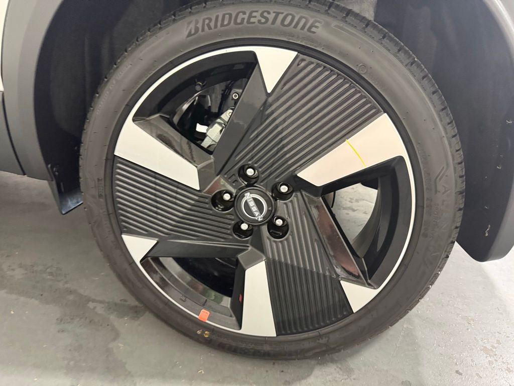2026 Nissan Kicks SR photo 8