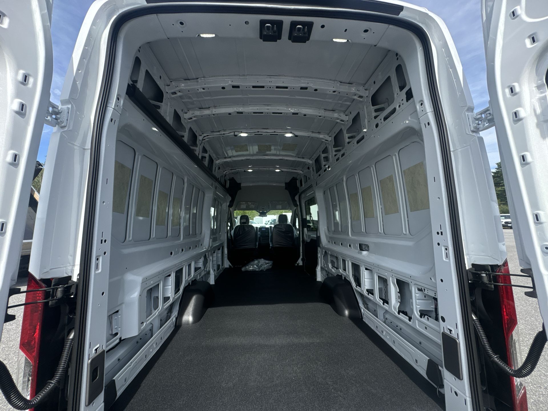 2025 Ford Transit Cargo Van photo 2