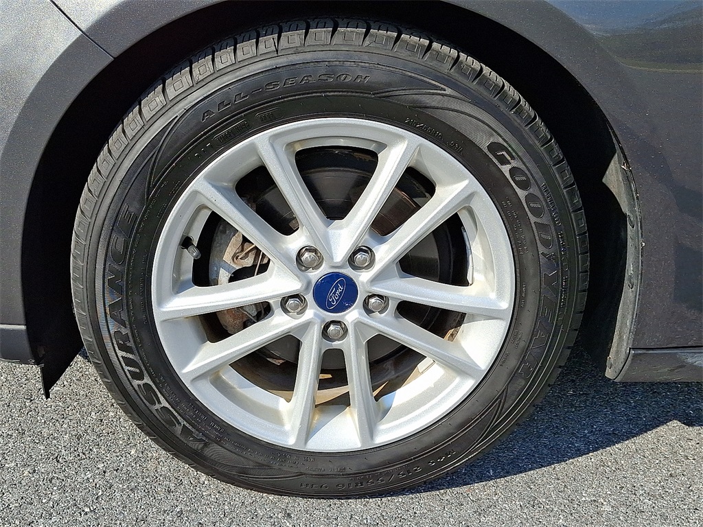 2017 Ford Focus SE photo 4