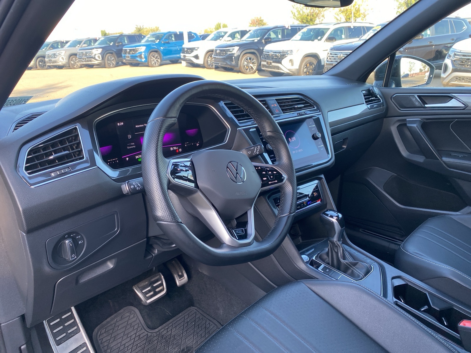 2023 Volkswagen Tiguan SE R-Line Black photo 8