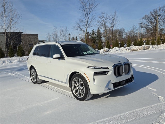 2024 BMW X7 40i's photo